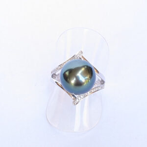 Bague en or blanc 18 cts et diamant «QUEEN»