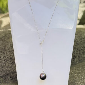 Collier en or blanc 18 cts «Po» 